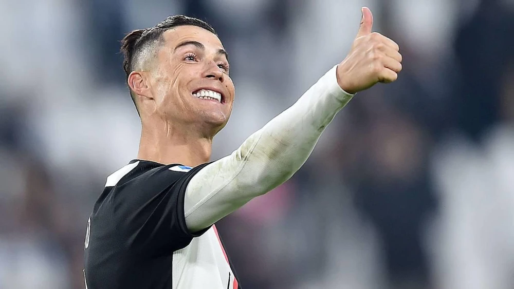 Ronaldo Tỏa Sáng Giúp Juventus Thắng Cagliari 3-1