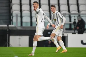 Ronaldo tỏa sáng, Juventus thắng Roma 2-0 trên sân nhà