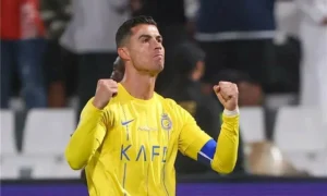 Ronaldo gây sốc với tình huống bỏ lỡ bàn thắng từ 1 mét